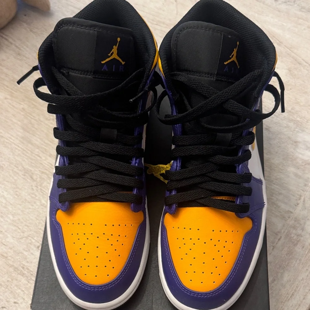 Air Jordan 1 Mid - Black, Purple & Gold - Picture 5 of 10
